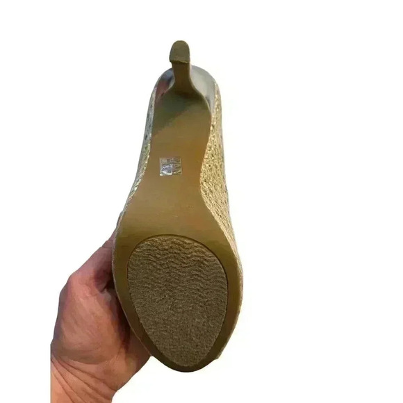 Audrey Brooke Silver Metallic Fabric Upper Peep Toe 4" Heels Size 10, Pre-Owned, - Picture 9 of 9